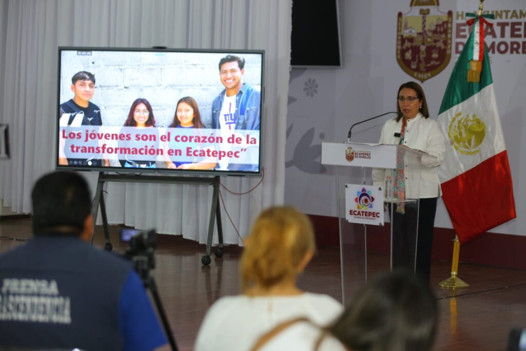 Impulsa Azucena Cisneros a las juventudes de Ecatepec con transporte gratuito para estudiantes y espacios laborales