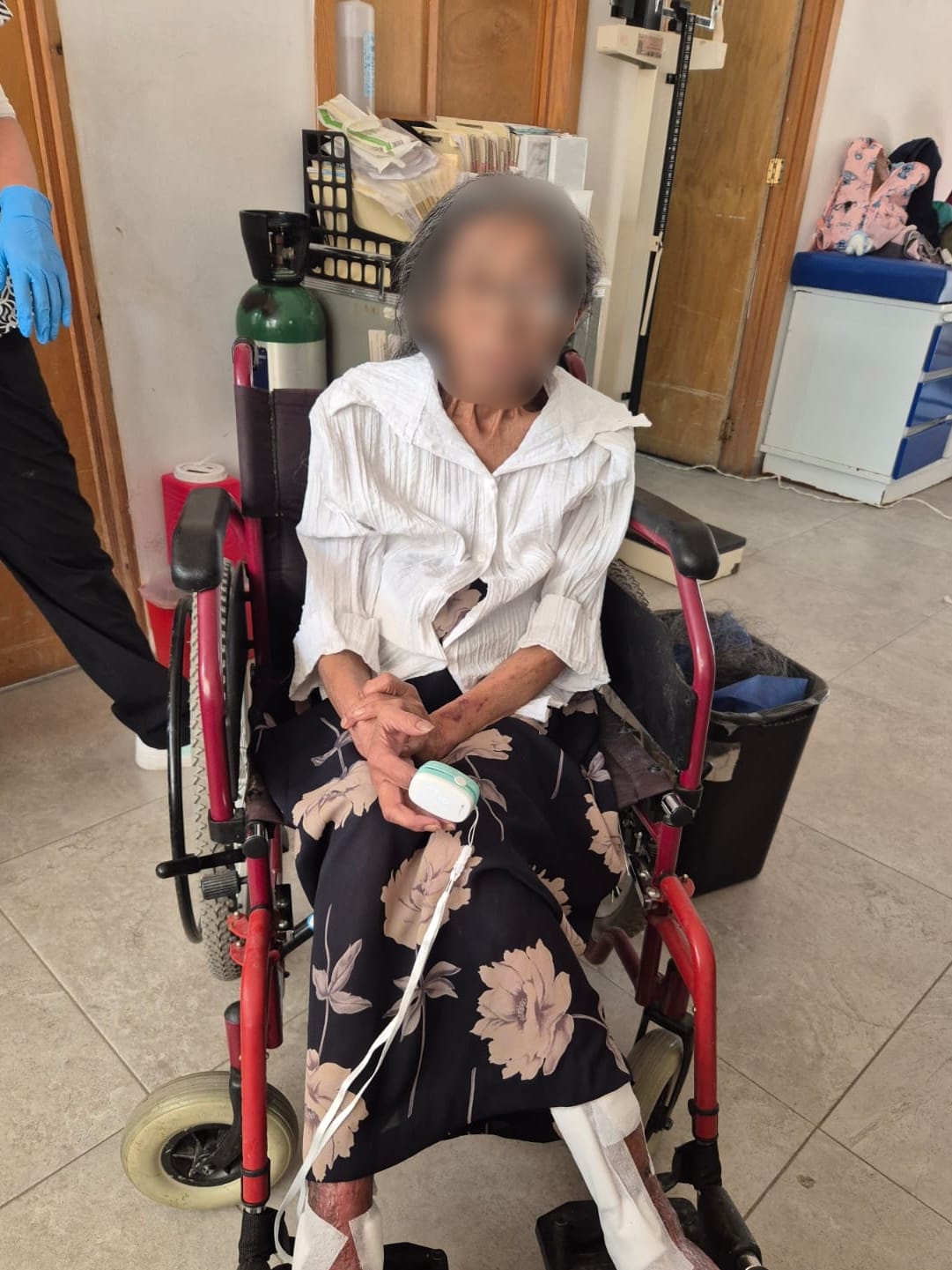 Policías de Ecatepec rescatan a adulta mayor en estado de abandono