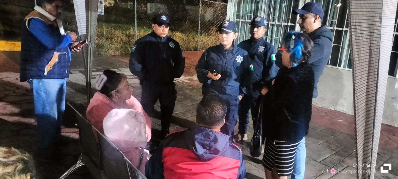 Resguarda policía municipal a niña de 8 años que caminaba sola desde Acolman