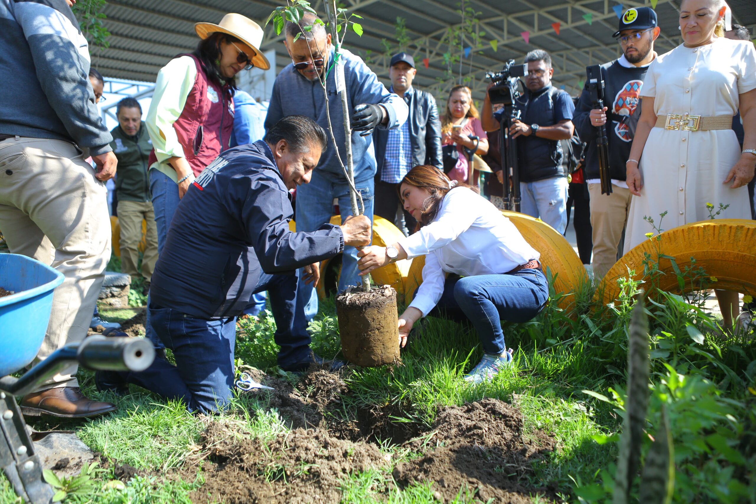 Gobierno de Ecatepec instala huertos frutales en escuelas de La Laguna de Chiconautla