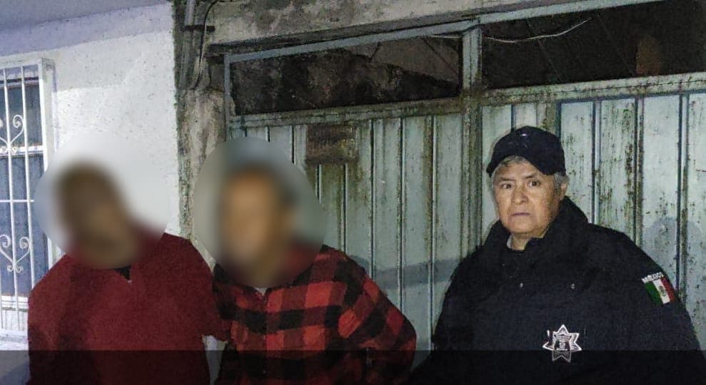 Policía de Ecatepec apoya a abuelitos extraviados a regresar a sus hogares