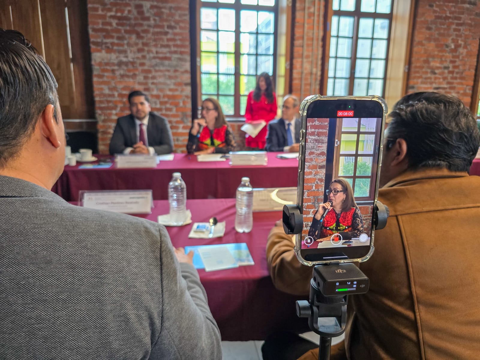 Participa Azucena Cisneros en el foro Metrópolis, organizado por el gobierno de la CdMx