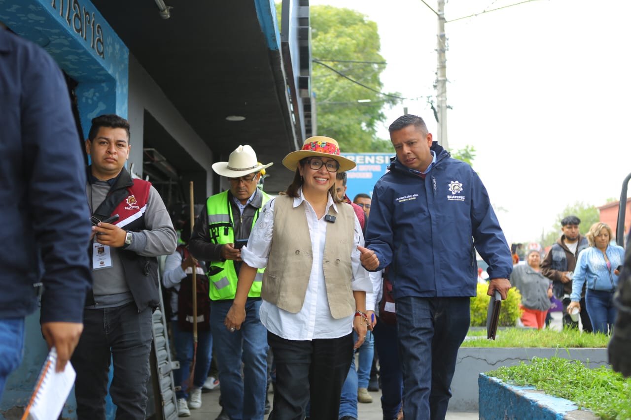 Refuerza Azucena Cisneros limpieza de calles y vías públicas en Ecatepec con el noveno Rastrillo Social