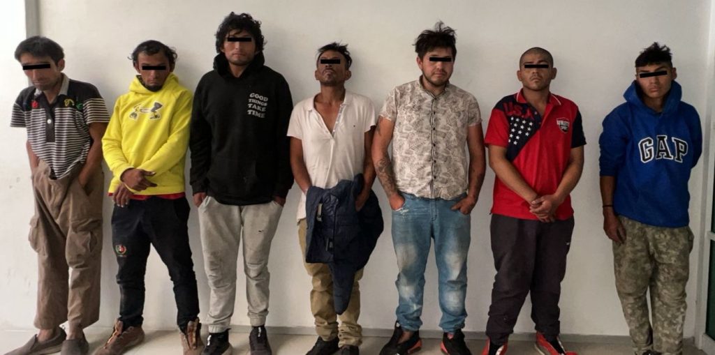 Detiene policía de Ecatepec a 7 sujetos por robo de cable de semáforos