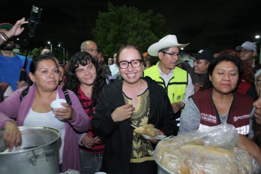 Azucena Cisneros asume compromisos con vecinos de Ecatepec