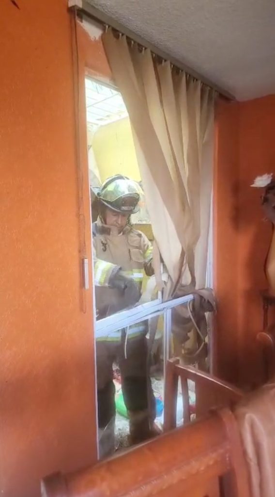 Bomberos atienden explosión de vivienda en La Joya