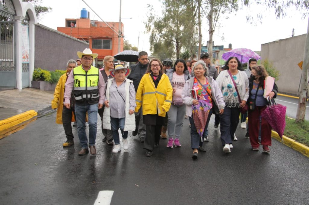 Azucena Cisneros salda deuda histórica pavimentando 2.8 km en Altavilla