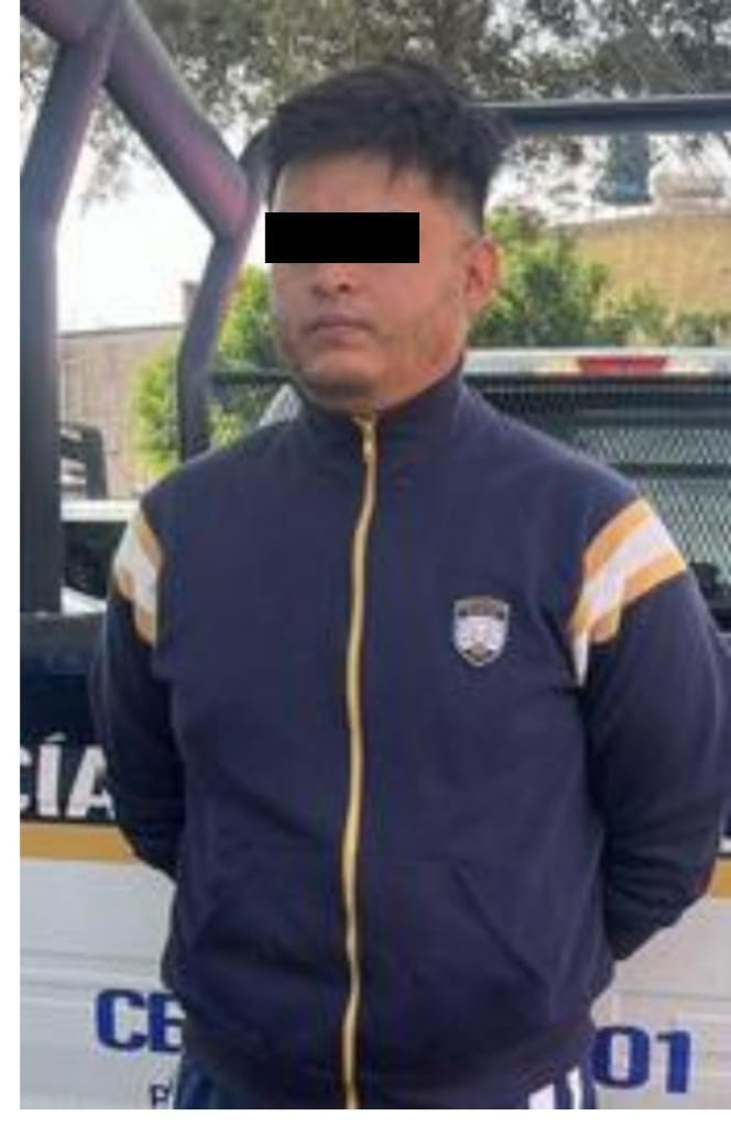 Sujeto acosa a joven en puente peatonal y lo detiene policía de Ecatepec