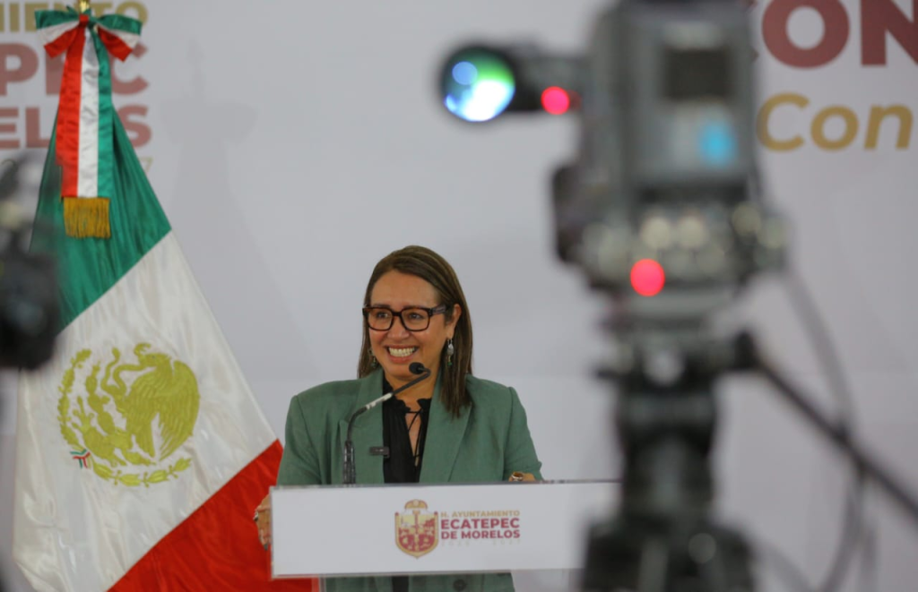 Azucena Cisneros presenta el programa “Cambio de Cancha” para ayudar a jóvenes