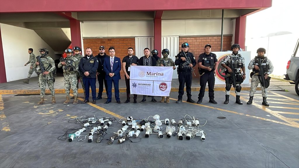 Policía de Ecatepec y Marina retiran cámaras irregulares en Héroes Primera Sección