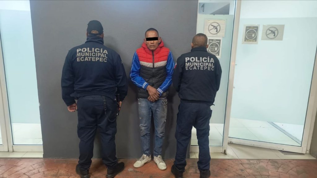 Policía de Ecatepec detiene a sujeto por probable robo de cable de telefonía