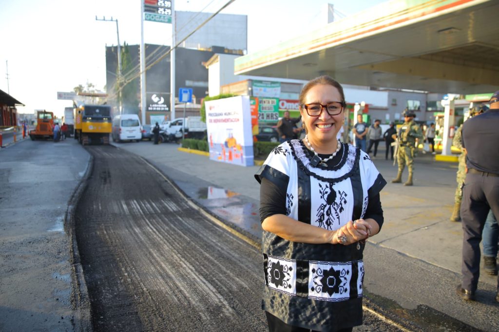 Azucena Cisneros arranca repavimentación de avenida Revolución (30-30)