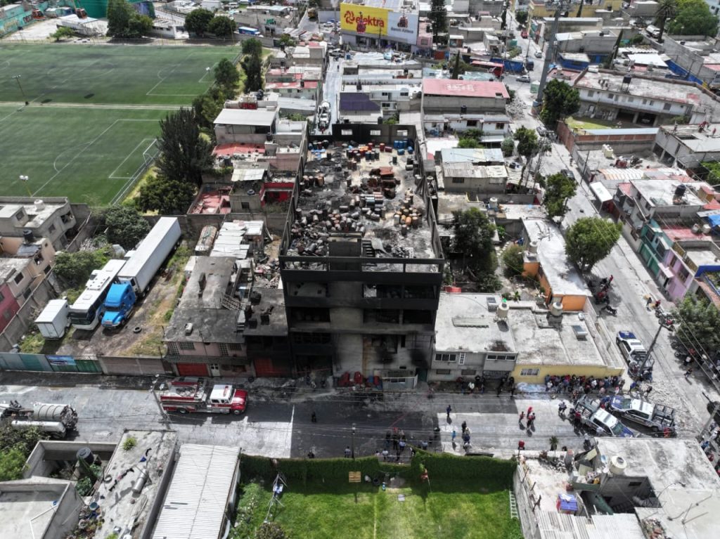 Protección Civil de Ecatepec valora riesgos en zona afectada por el incendio