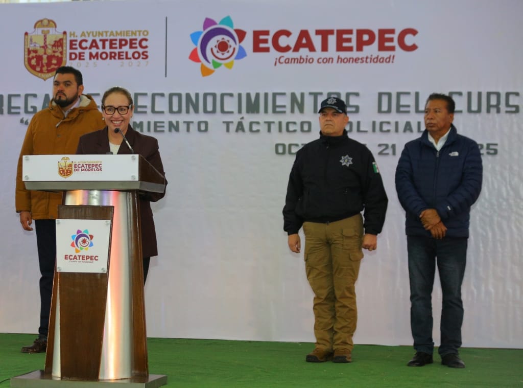 Recibe Azucena Cisneros a policías municipales capacitados en Marina
