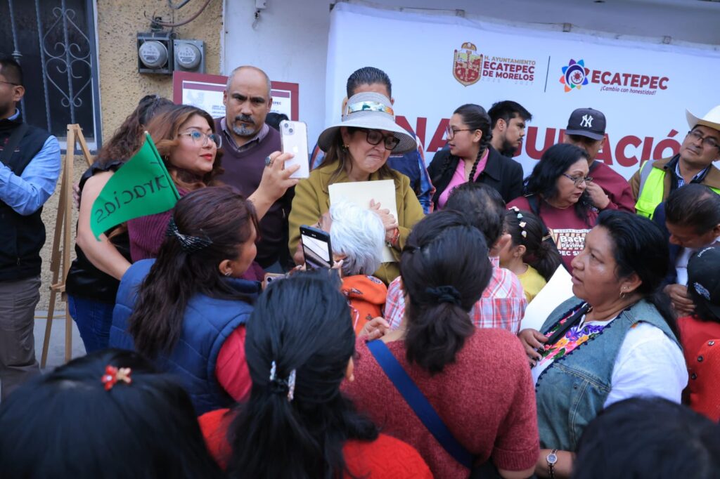 Azucena Cisneros tapa los hoyos que dejó Vilchis: Colonos