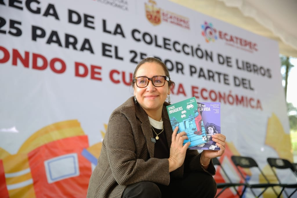 Ecatepec, primer municipio del país donde entregan libros del FCE de manera gratuita a jóvenes